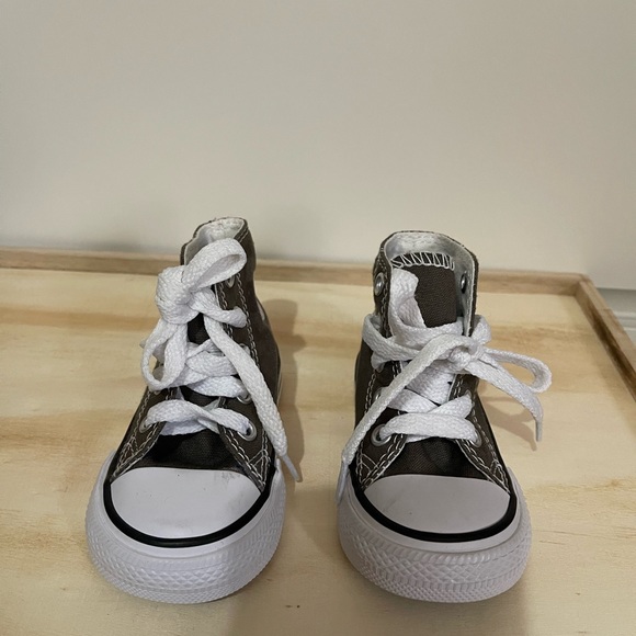 Converse - Picture 2 of 2